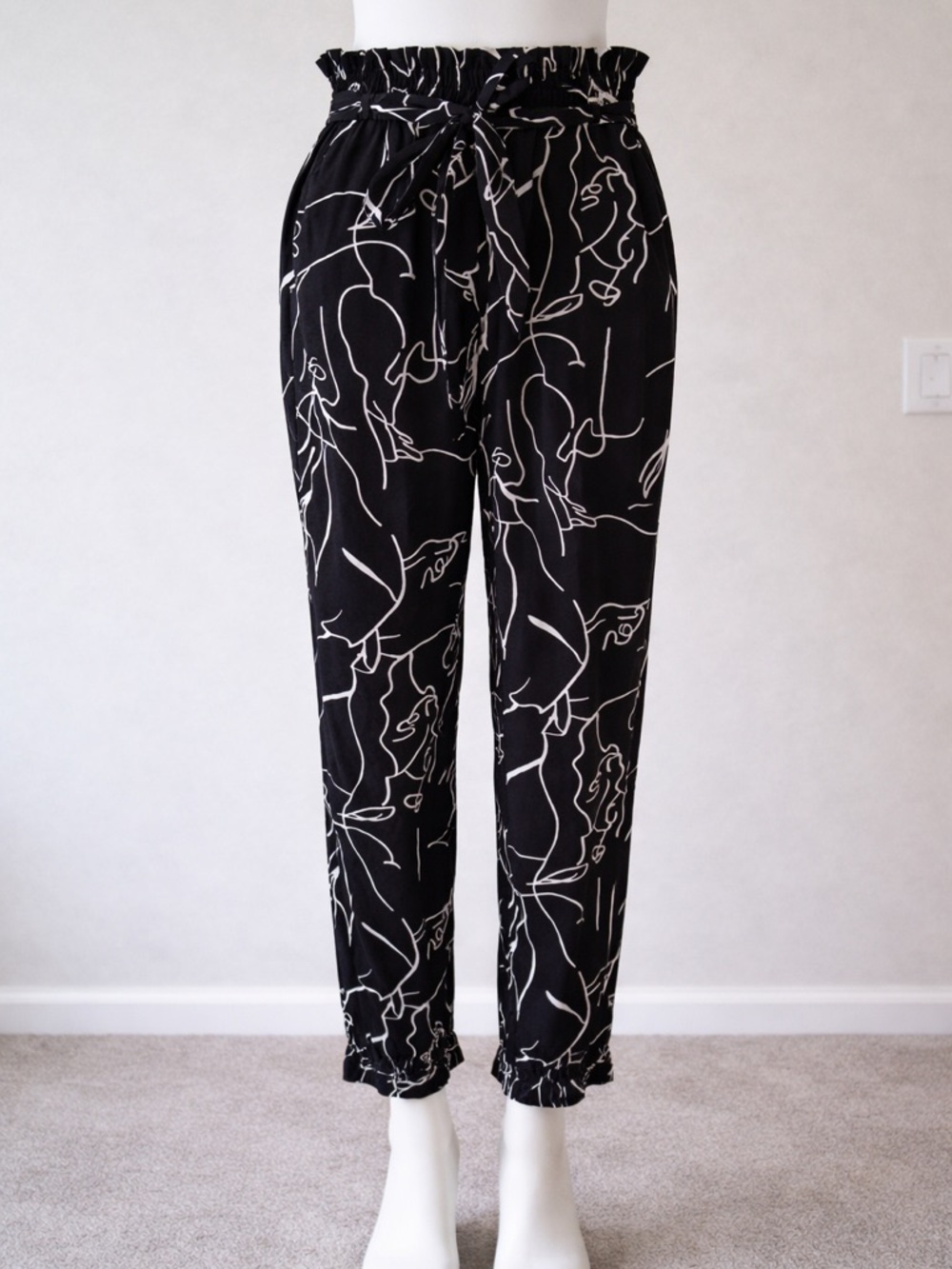 Chic Black Printed Paperbag Pants 🖤